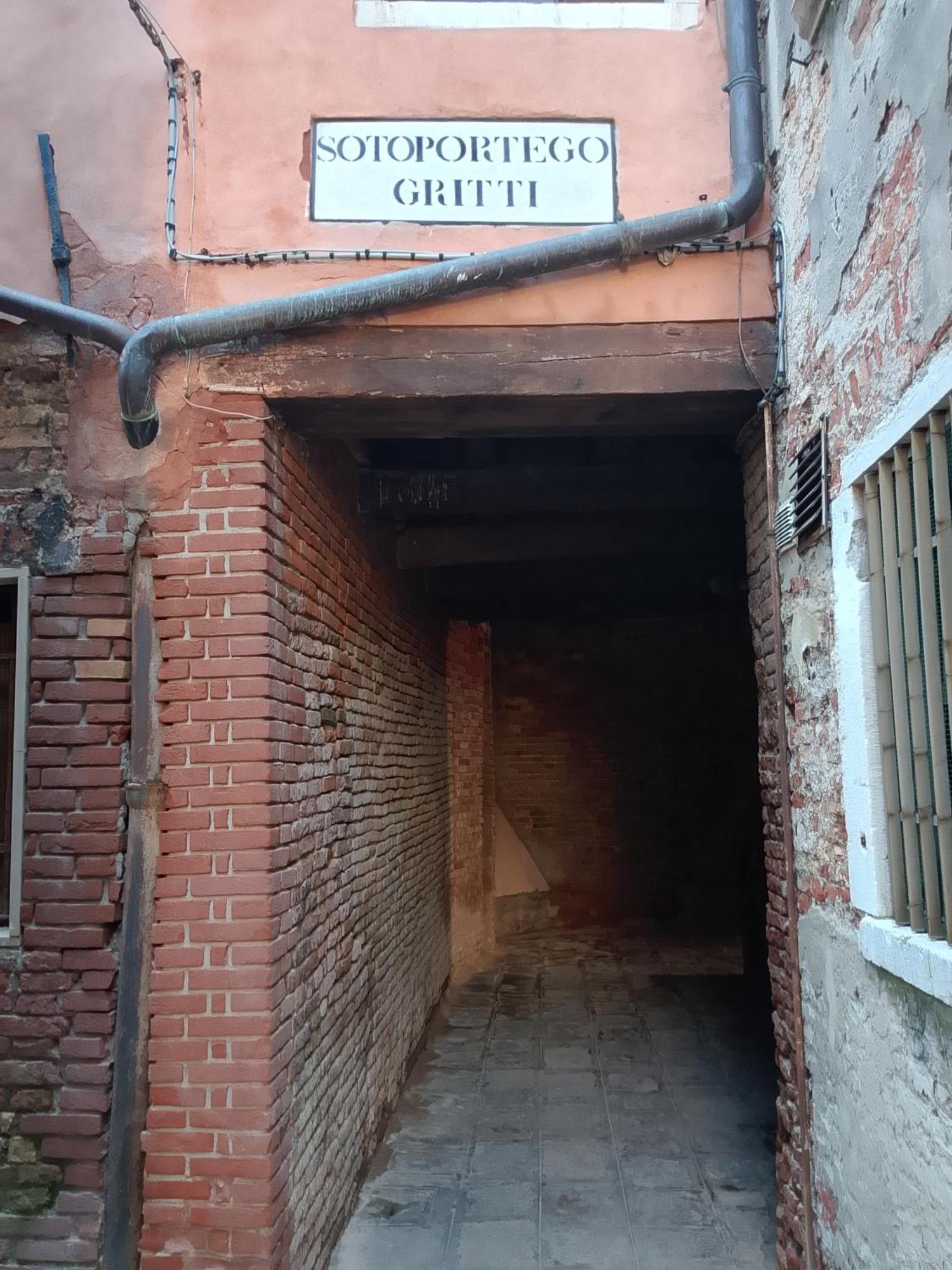 Castello Apartment *